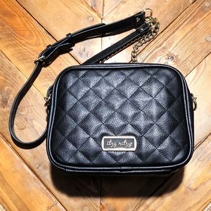 Itzy Ritzy double take crossbody diaper bag in black